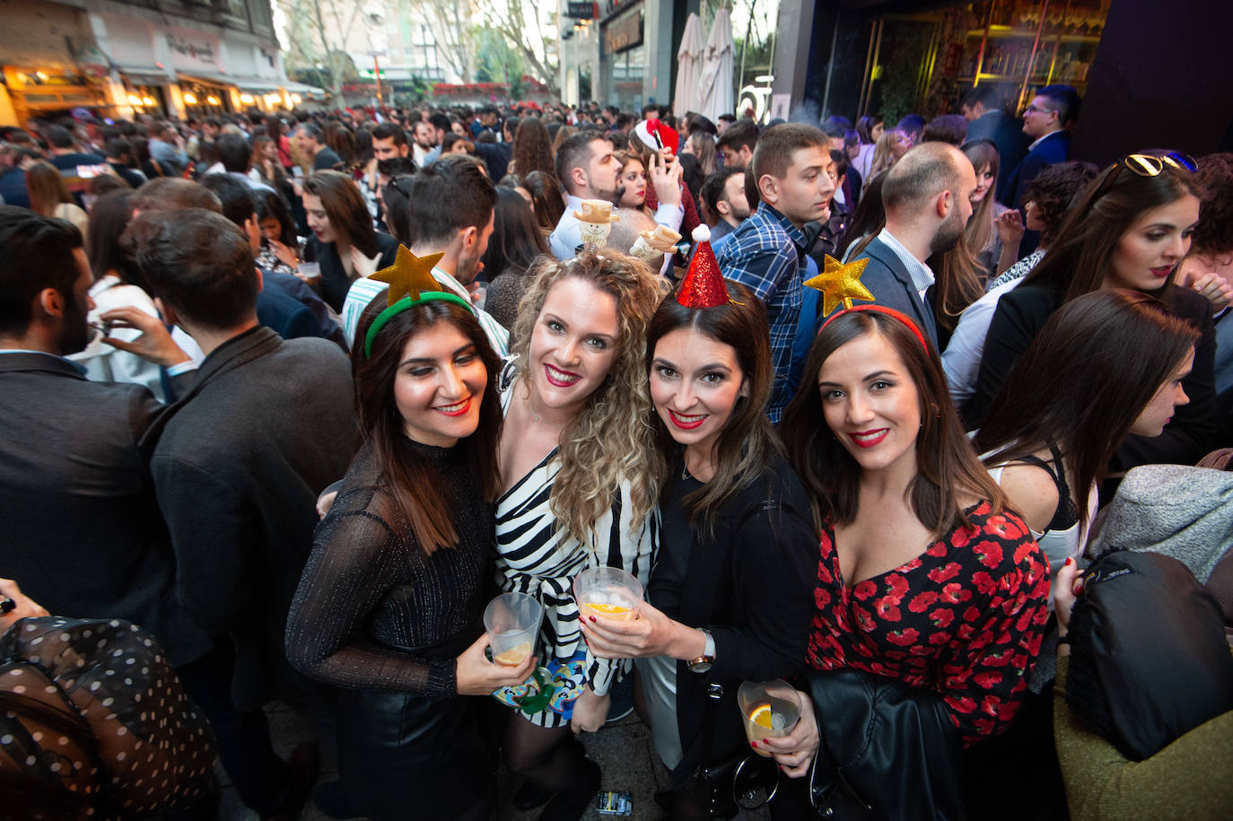 Miles de personas tomaron las calles este martes desde la hora de comer para celebrar la Nochebuena junto a familiares y amigos