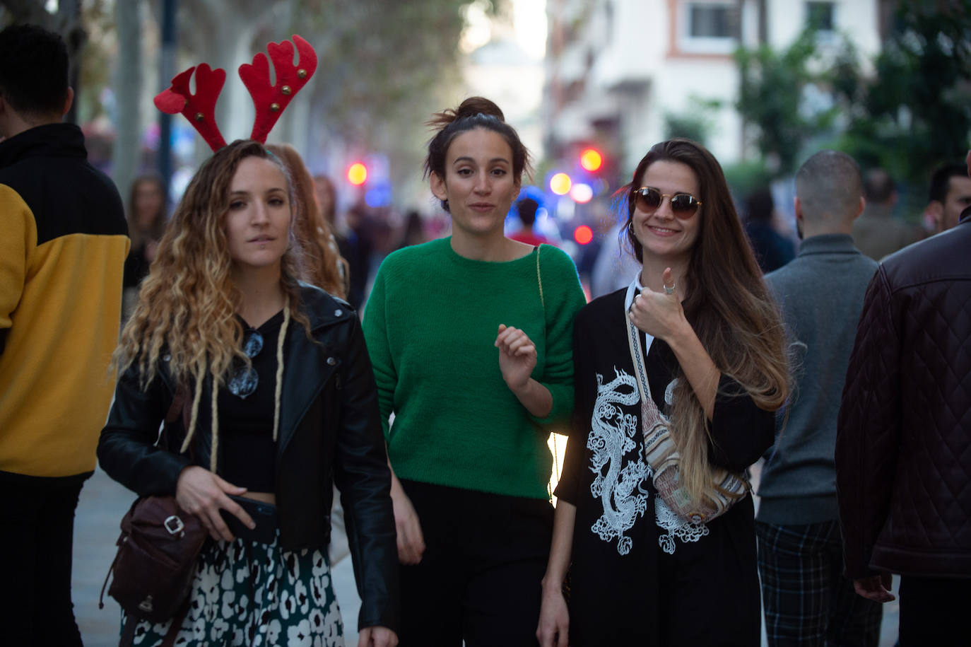 Miles de personas tomaron las calles este martes desde la hora de comer para celebrar la Nochebuena junto a familiares y amigos