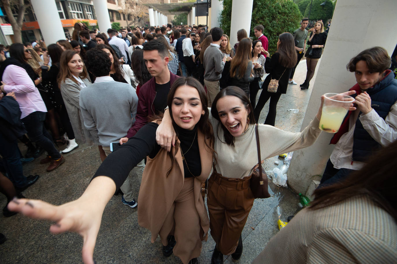 Miles de personas tomaron las calles este martes desde la hora de comer para celebrar la Nochebuena junto a familiares y amigos