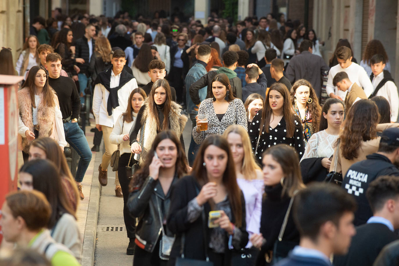 Miles de personas tomaron las calles este martes desde la hora de comer para celebrar la Nochebuena junto a familiares y amigos