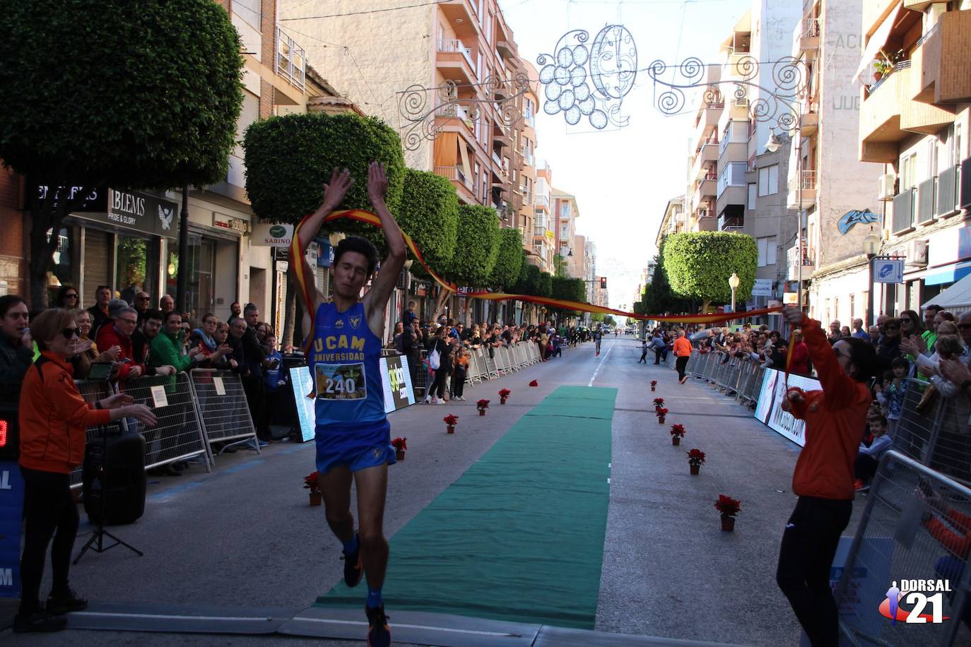 El corredor del UCAM Cartagena completa los cinco kilómetros en 15:33 minutos, por los 18:34 para la atleta del Club Atletismo Puertas Lorca