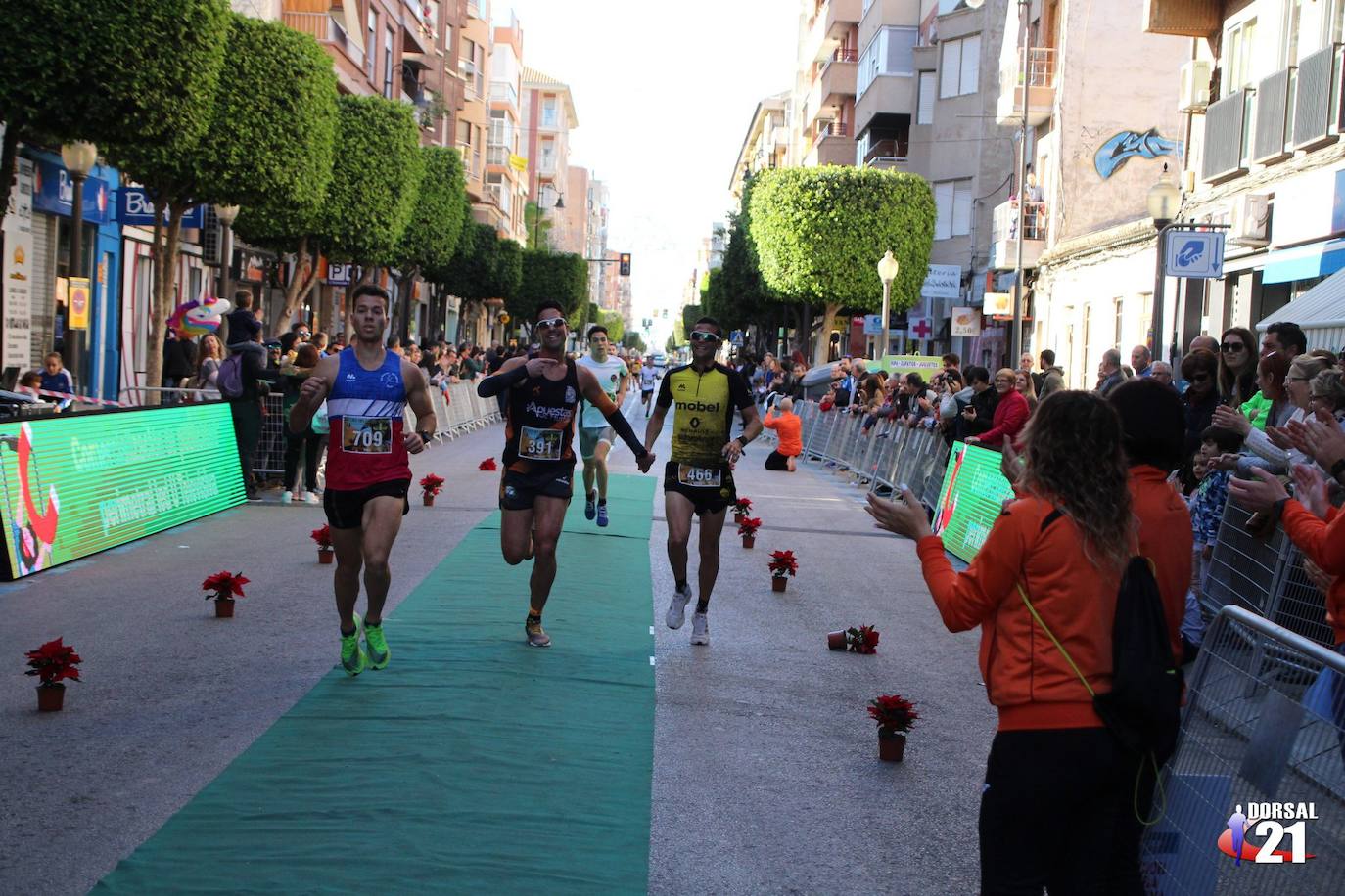 El corredor del UCAM Cartagena completa los cinco kilómetros en 15:33 minutos, por los 18:34 para la atleta del Club Atletismo Puertas Lorca