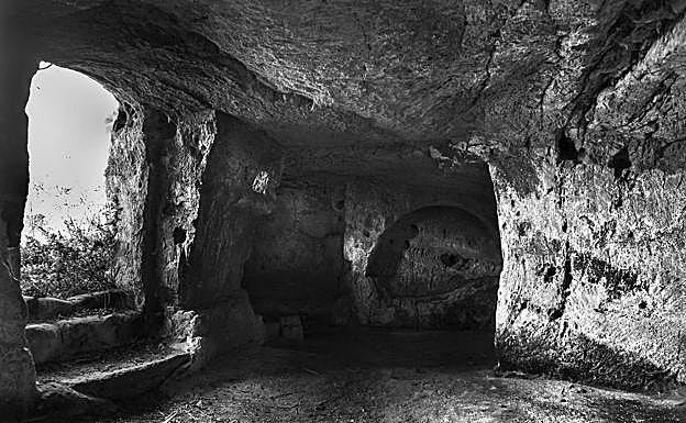 Imagen de Vicente Vallejo tomadas en Matera, Capital Europea de la Cultura 2019, que se pueden ver en la exposición en la Fundación Pedro Cano. El paso del tiempo la ha convertido en todo un misterio.