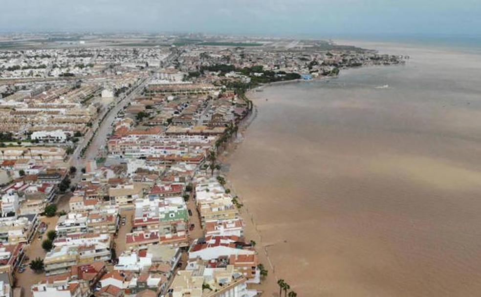 Los Alcázares, totalmente anegado tras el episodio de gota fría.