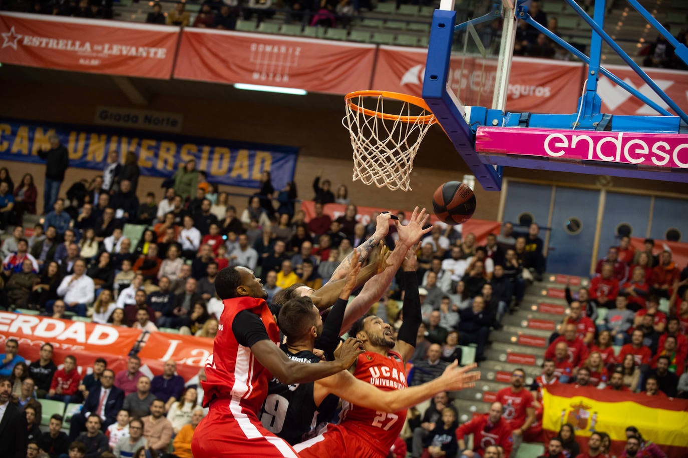 El UCAM cedió por la mínima un desastroso partido contra un Bilbao menos malo para sumar su séptima derrota seguida