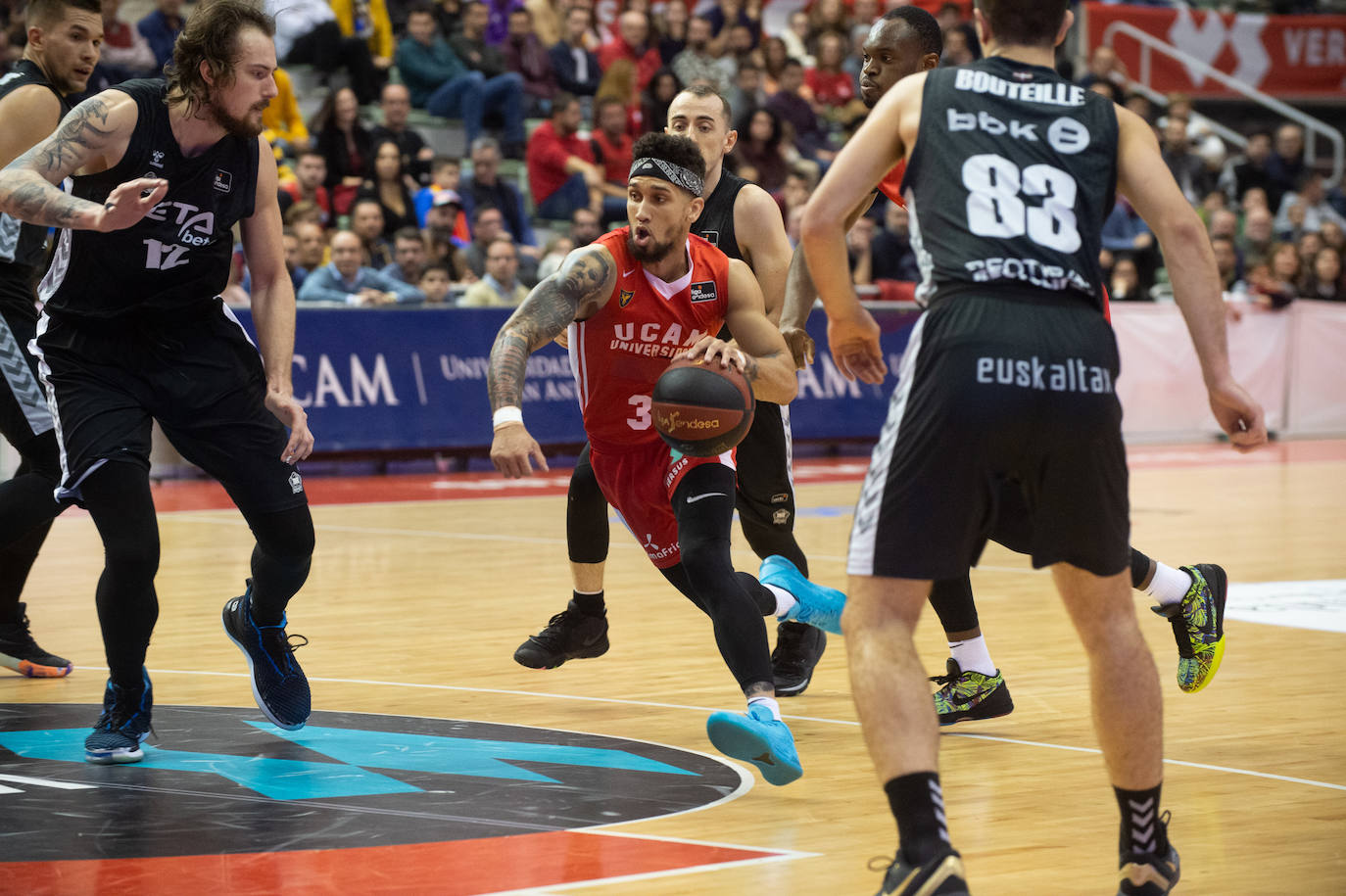 El UCAM cedió por la mínima un desastroso partido contra un Bilbao menos malo para sumar su séptima derrota seguida