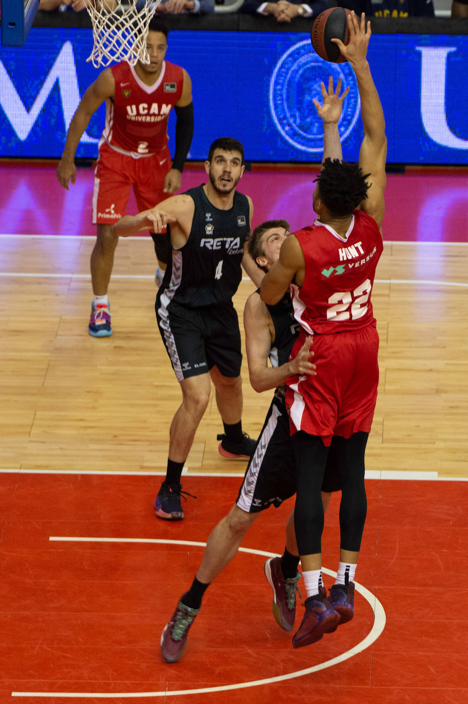 El UCAM cedió por la mínima un desastroso partido contra un Bilbao menos malo para sumar su séptima derrota seguida