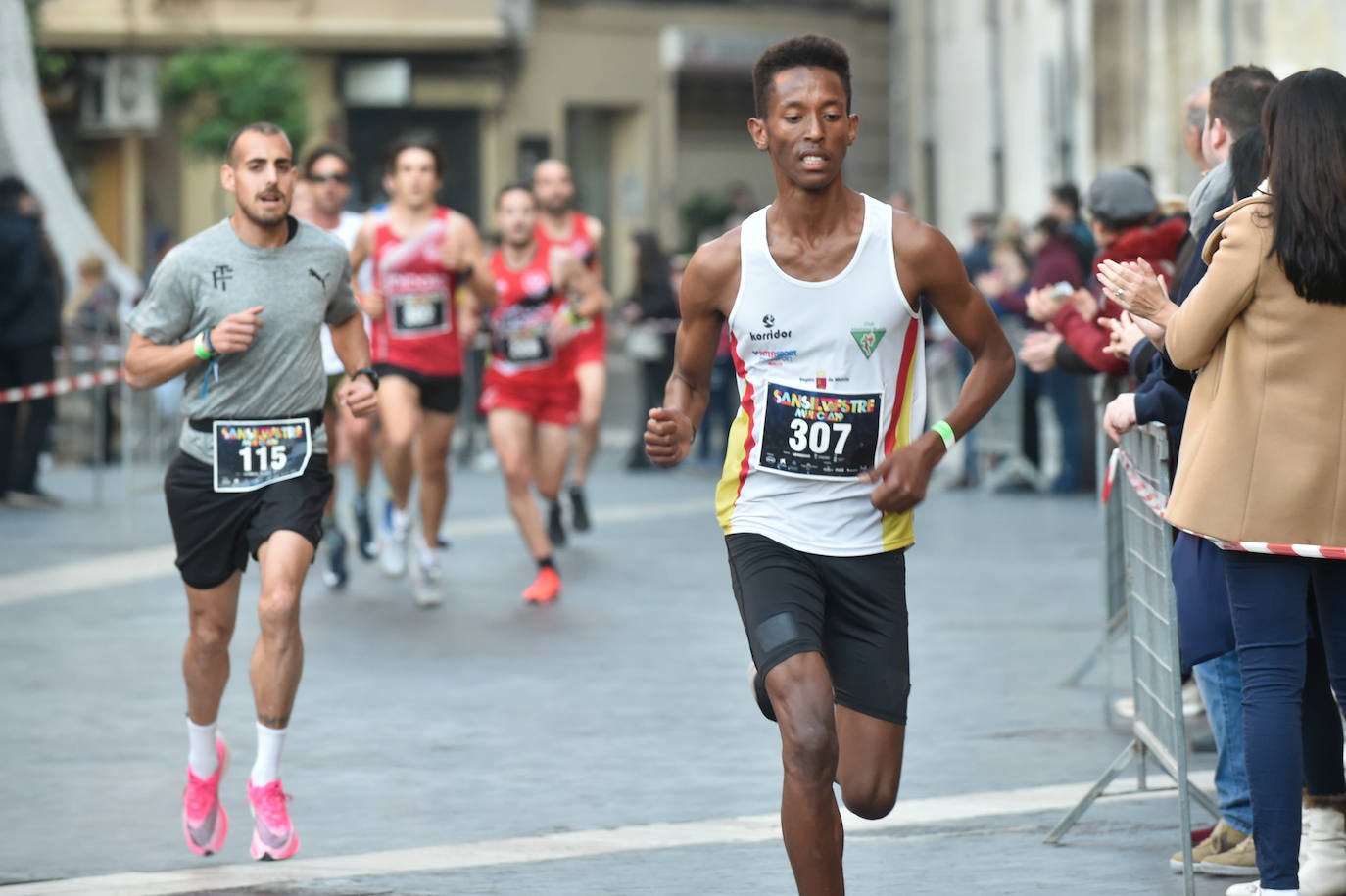 Miles de corredores despiden el año en la prueba que organiza LA VERDAD. 