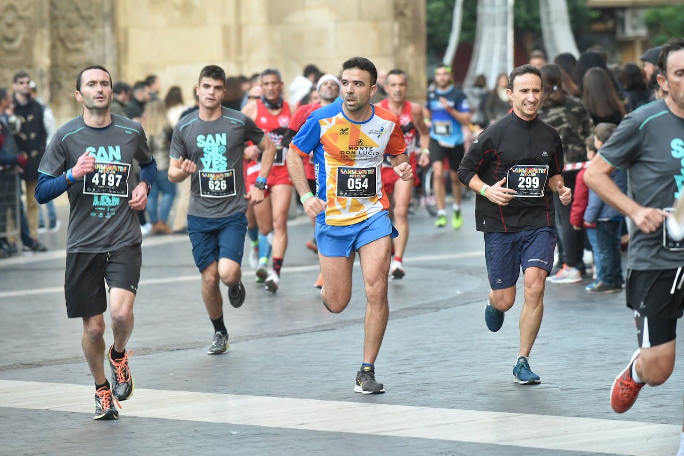 Miles de corredores despiden el año en la prueba que organiza LA VERDAD. 