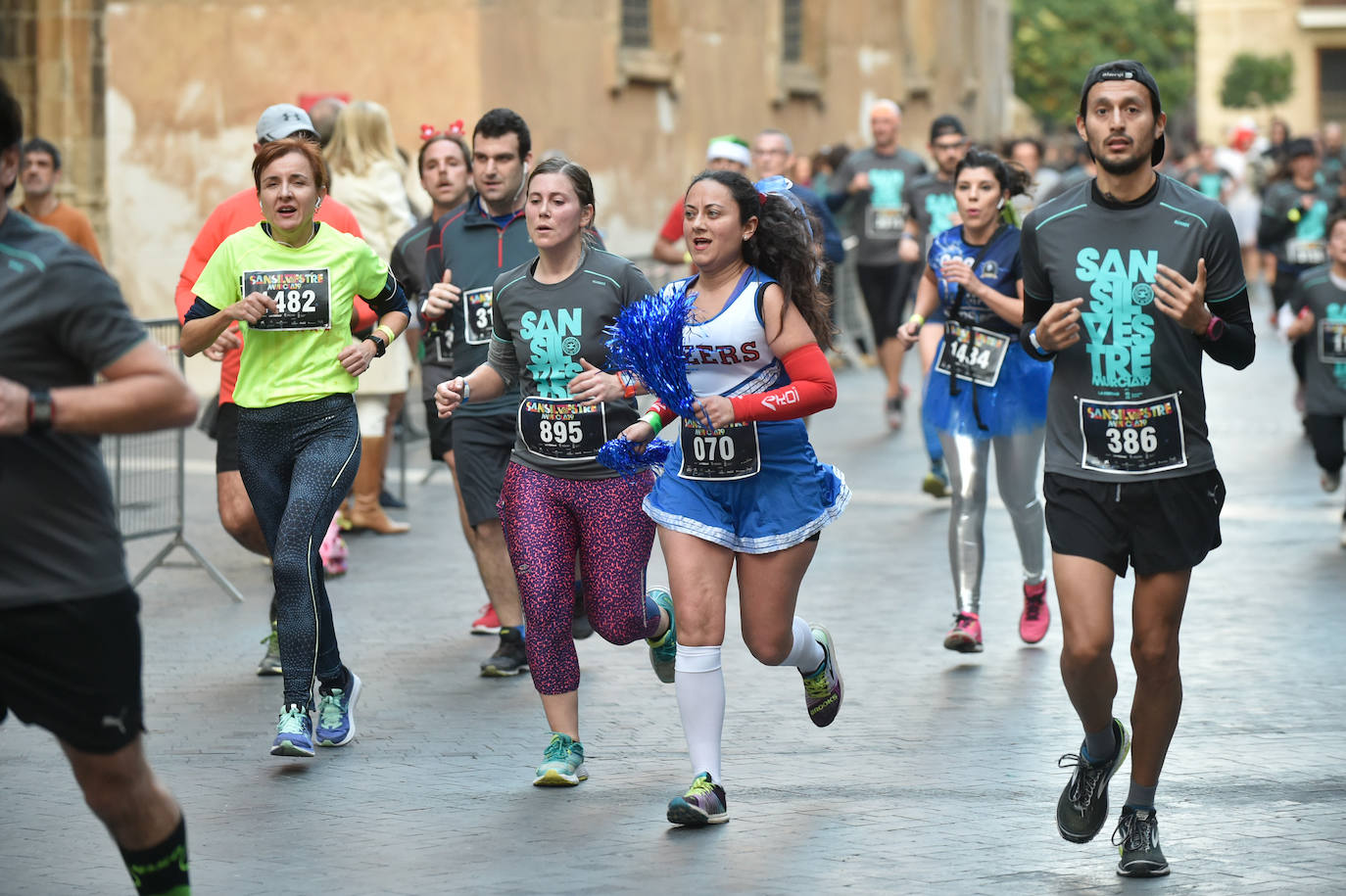 Miles de corredores despiden el año en la prueba que organiza LA VERDAD. 