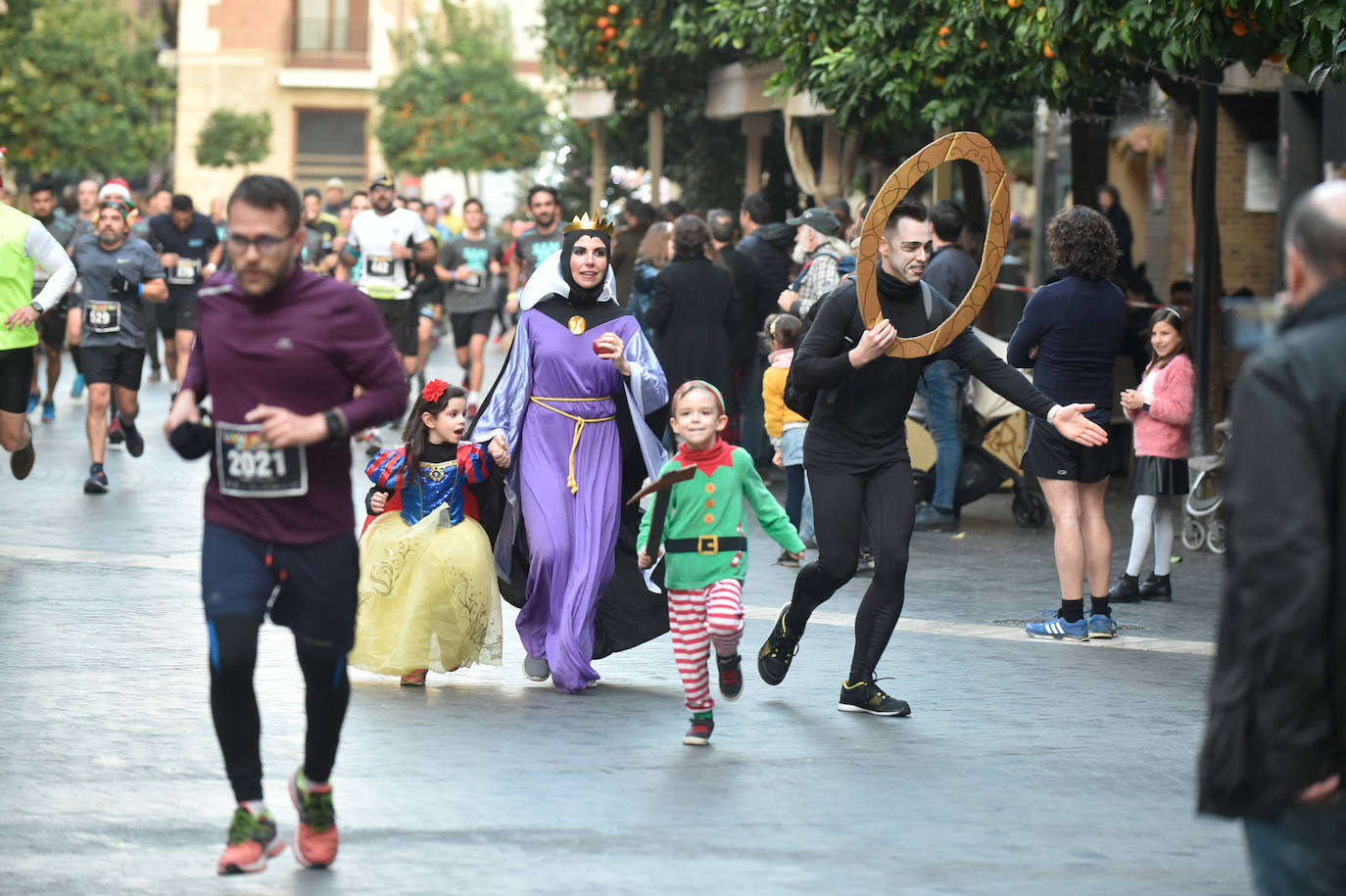 Miles de corredores despiden el año en la prueba que organiza LA VERDAD. 