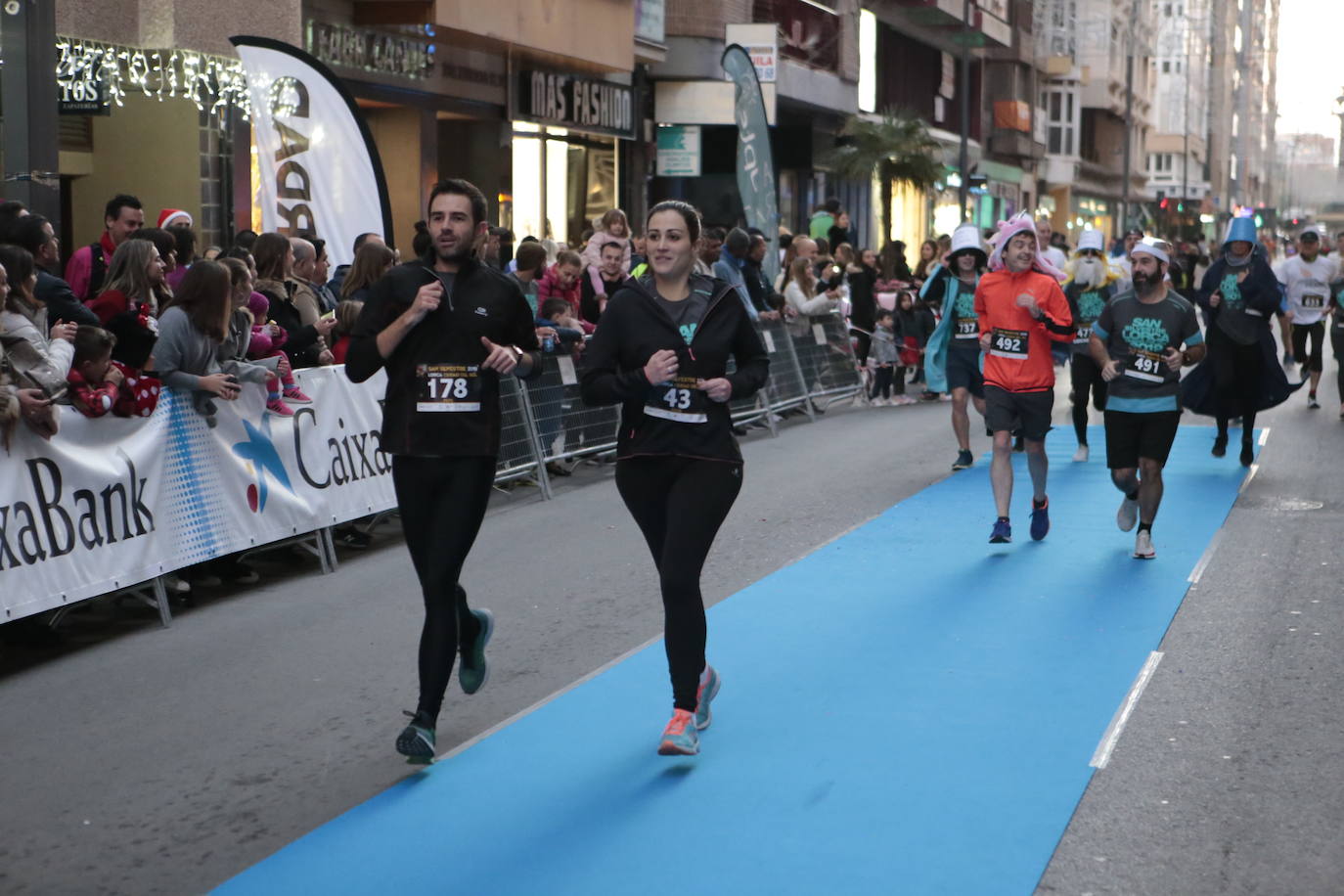 La séptima edición de la carrera que cierra el año contó con la participación de más de 1.000 personas