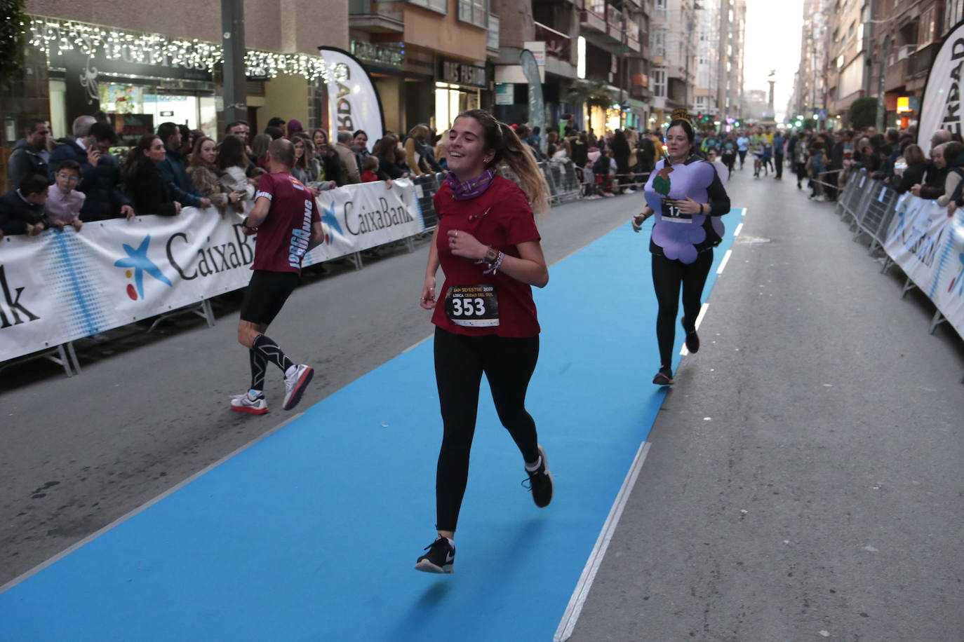 La séptima edición de la carrera que cierra el año contó con la participación de más de 1.000 personas