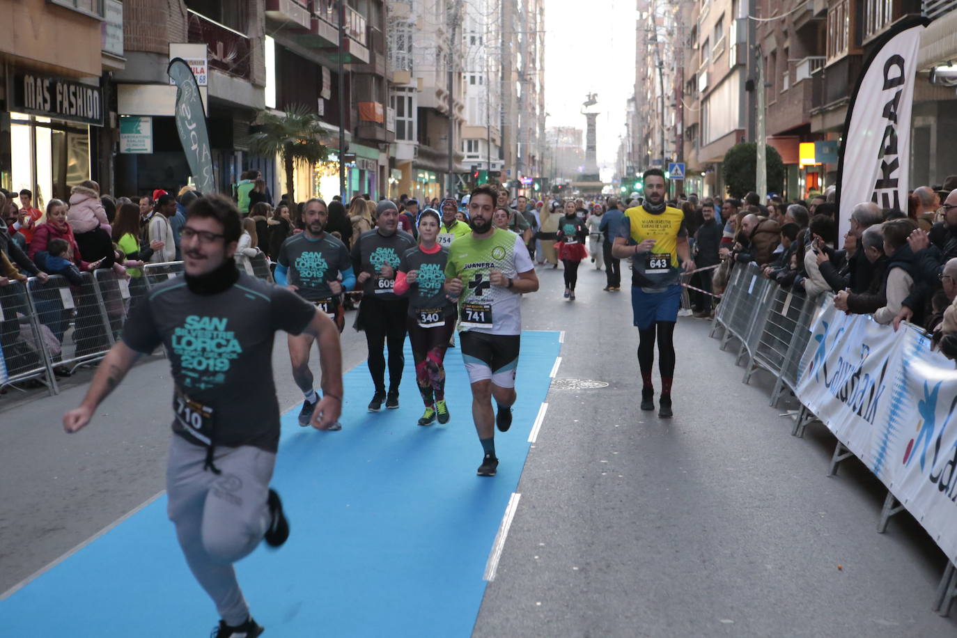 La séptima edición de la carrera que cierra el año contó con la participación de más de 1.000 personas