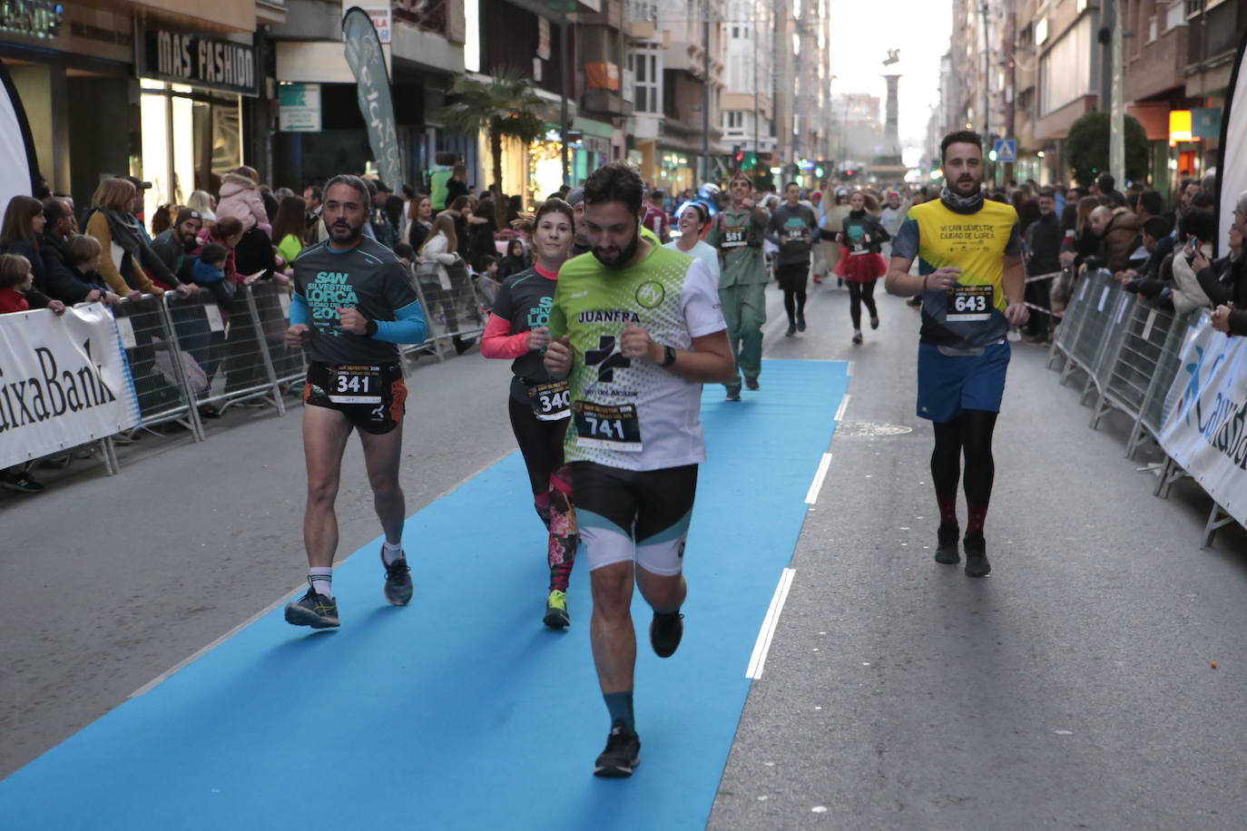 La séptima edición de la carrera que cierra el año contó con la participación de más de 1.000 personas