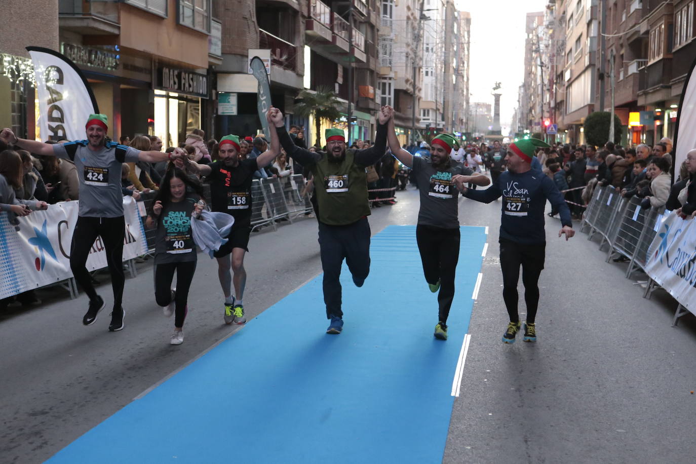 La séptima edición de la carrera que cierra el año contó con la participación de más de 1.000 personas