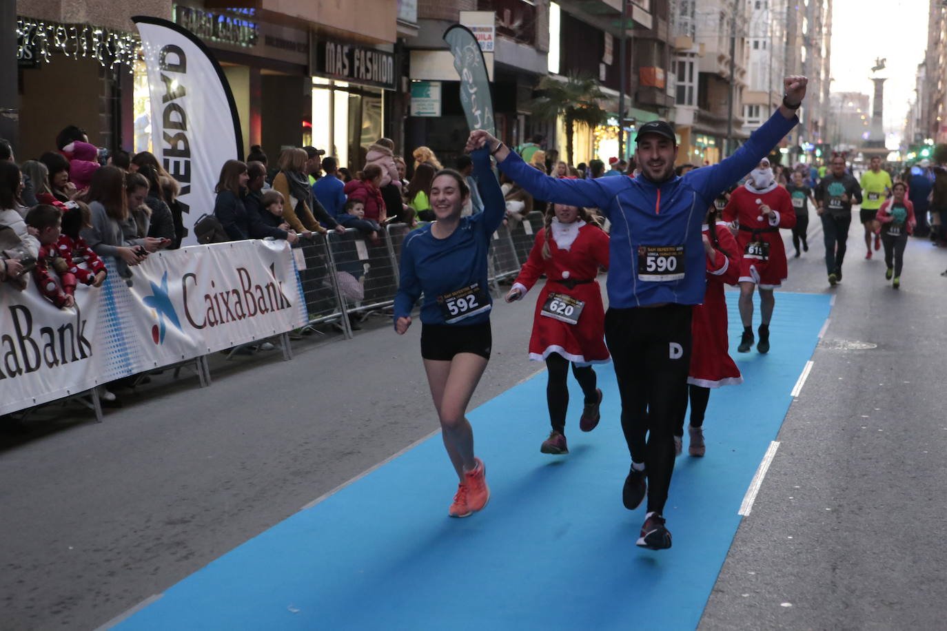 La séptima edición de la carrera que cierra el año contó con la participación de más de 1.000 personas