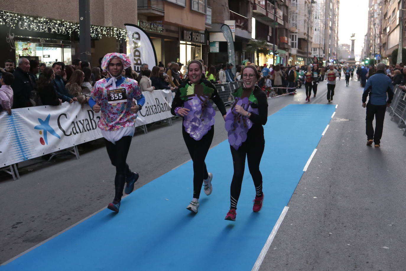 La séptima edición de la carrera que cierra el año contó con la participación de más de 1.000 personas