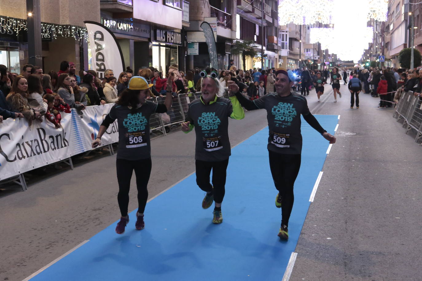 La séptima edición de la carrera que cierra el año contó con la participación de más de 1.000 personas