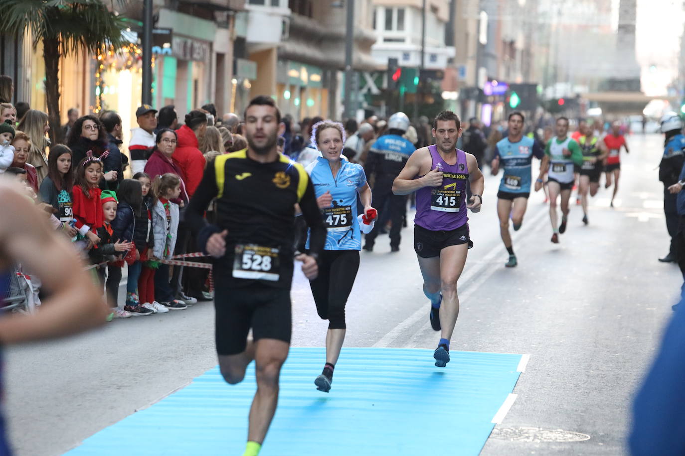 La séptima edición de la carrera que cierra el año contó con la participación de más de 1.000 personas