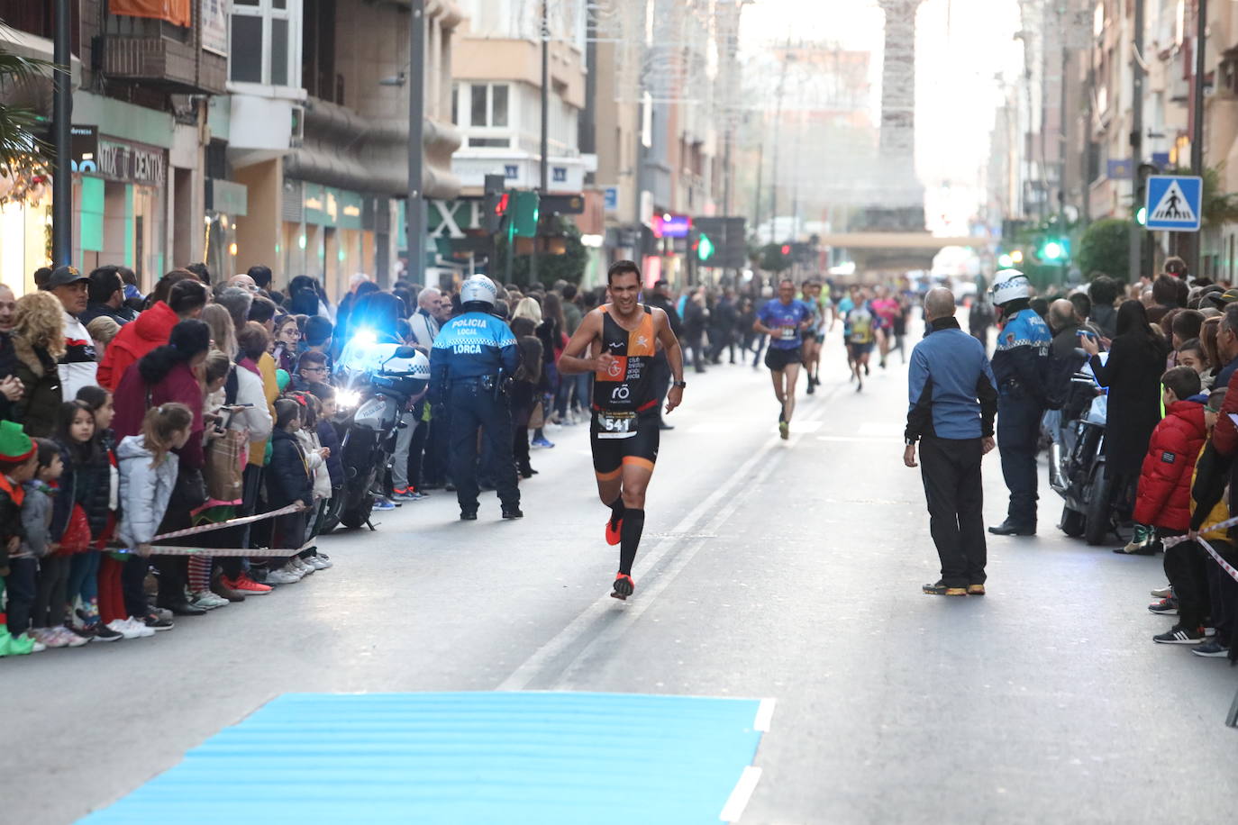 La séptima edición de la carrera que cierra el año contó con la participación de más de 1.000 personas