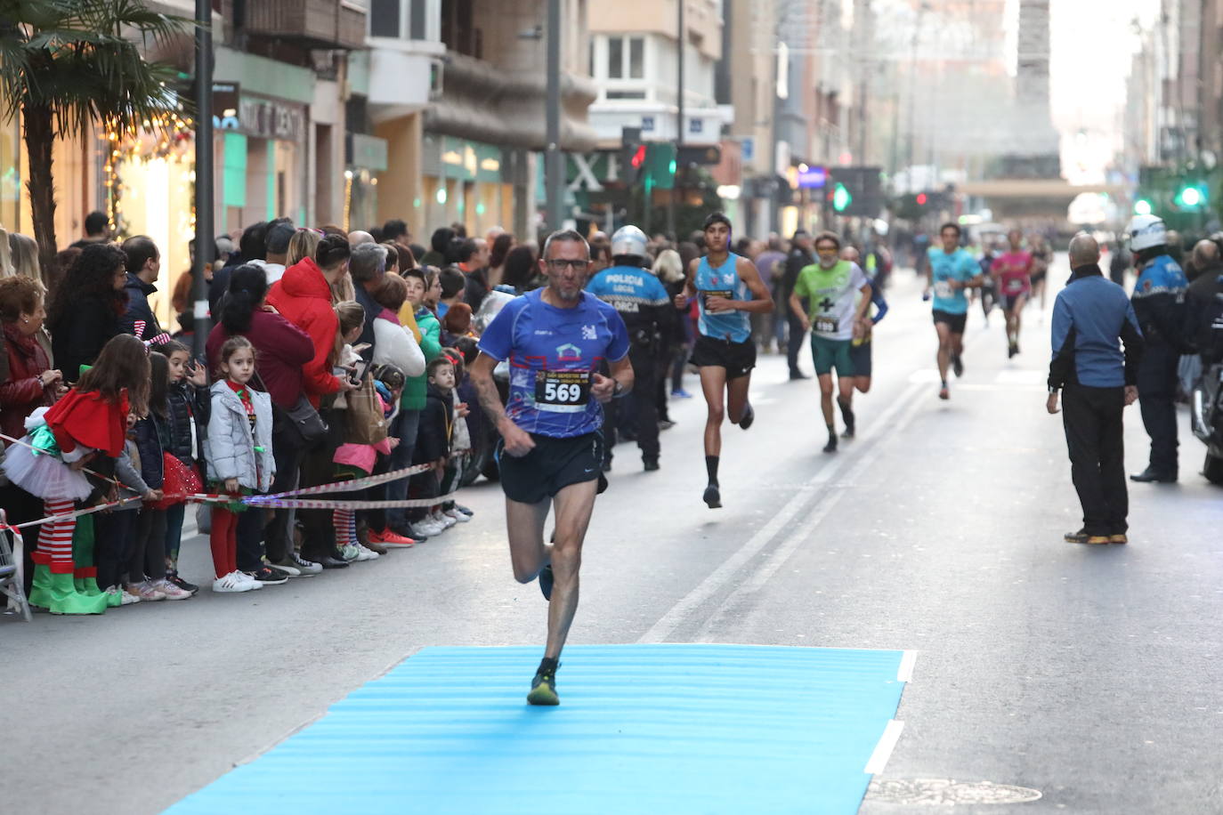 La séptima edición de la carrera que cierra el año contó con la participación de más de 1.000 personas