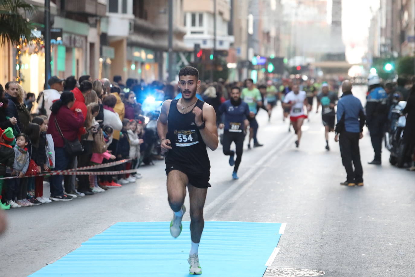 La séptima edición de la carrera que cierra el año contó con la participación de más de 1.000 personas