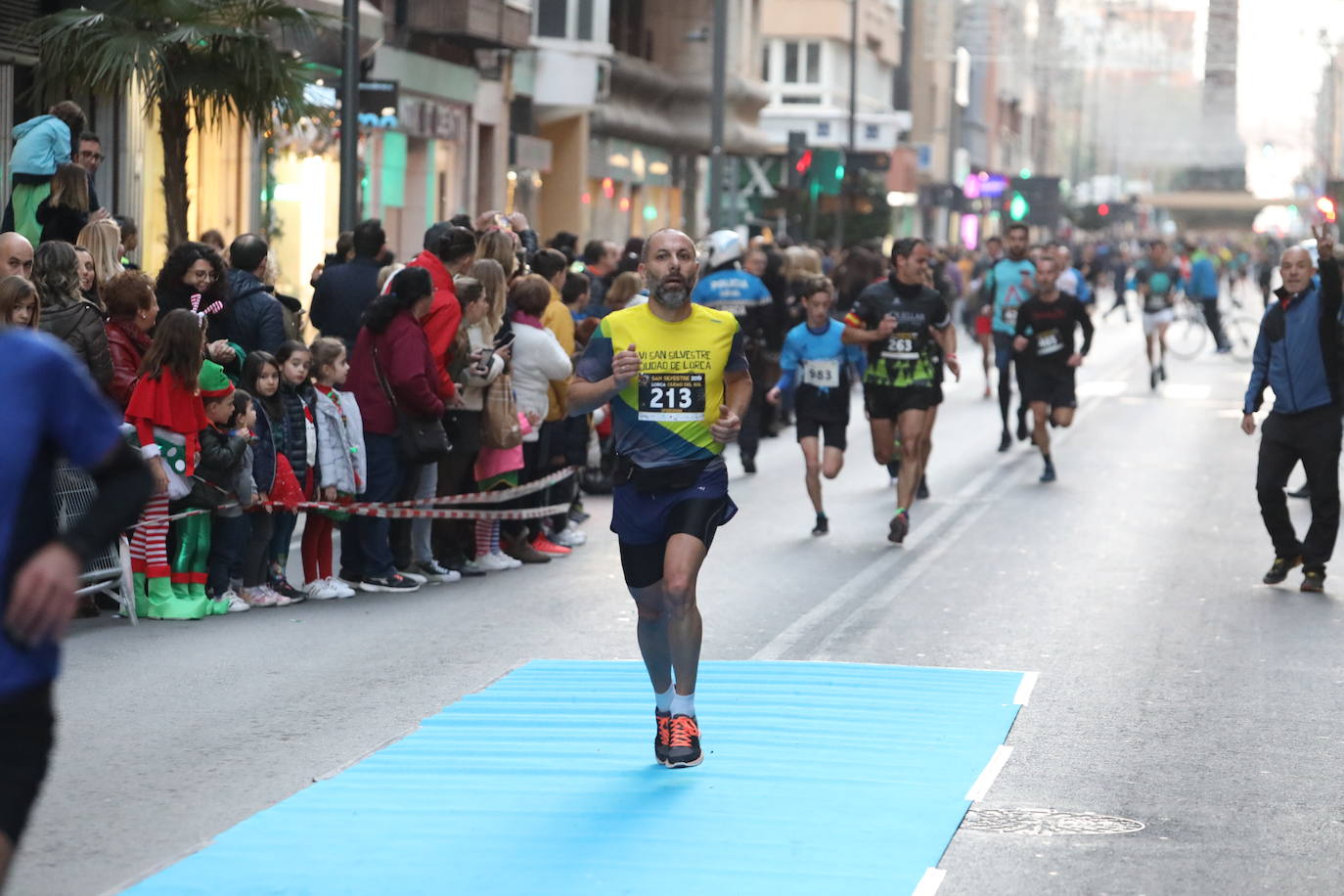 La séptima edición de la carrera que cierra el año contó con la participación de más de 1.000 personas