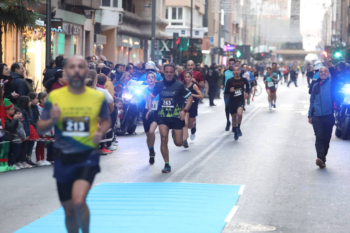 La séptima edición de la carrera que cierra el año contó con la participación de más de 1.000 personas