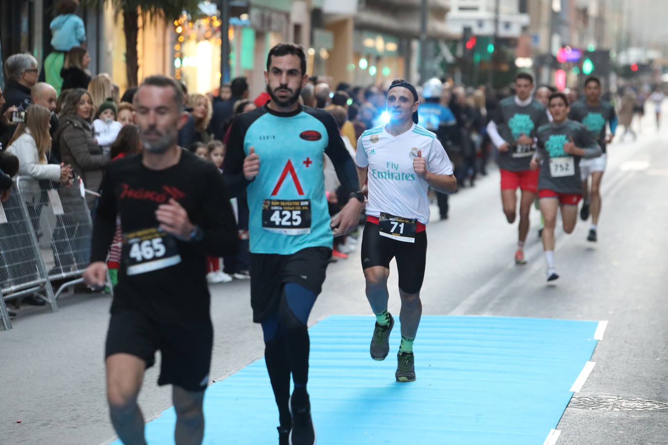 La séptima edición de la carrera que cierra el año contó con la participación de más de 1.000 personas