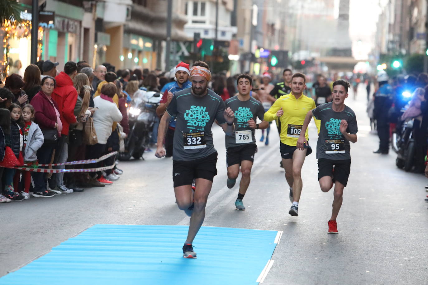 La séptima edición de la carrera que cierra el año contó con la participación de más de 1.000 personas