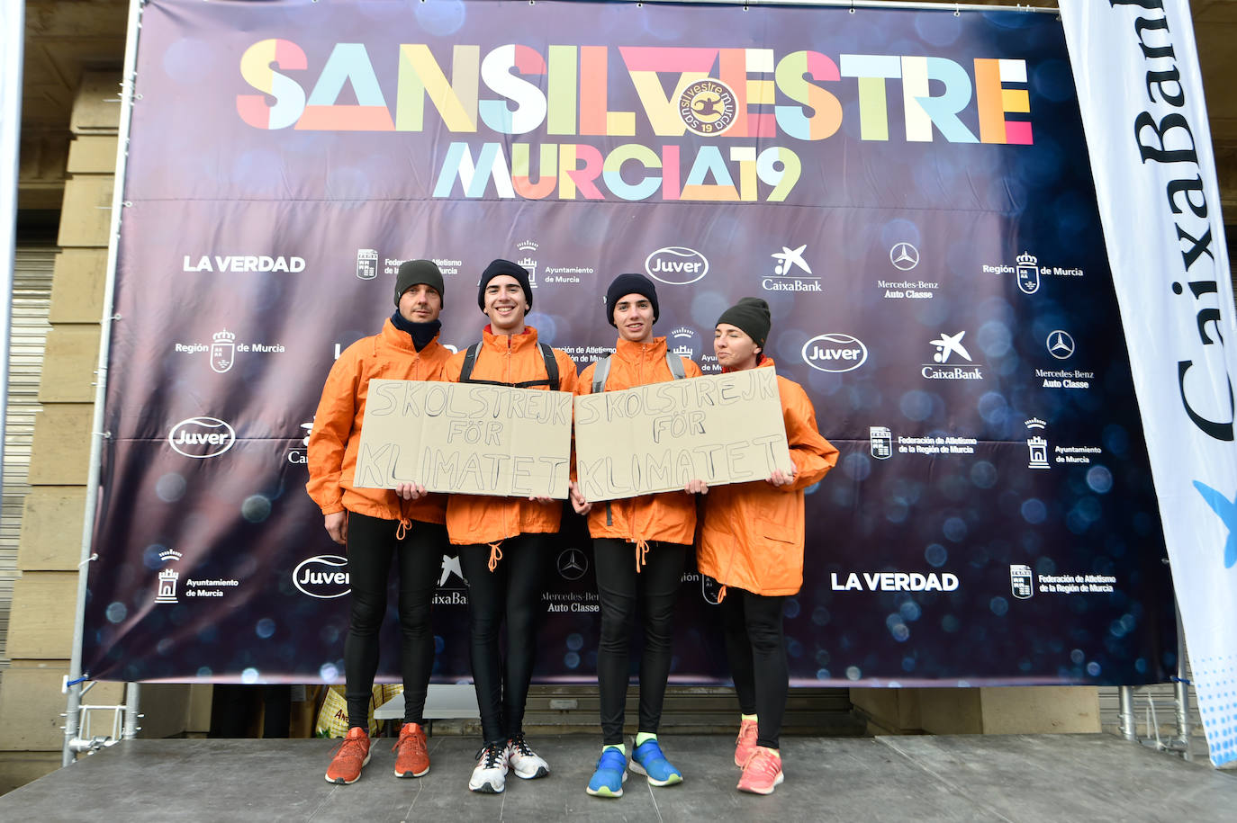 Los corredores tuvieron la oportunidad de inmortalizar su participación en la carrera que cierra el año en la capital.