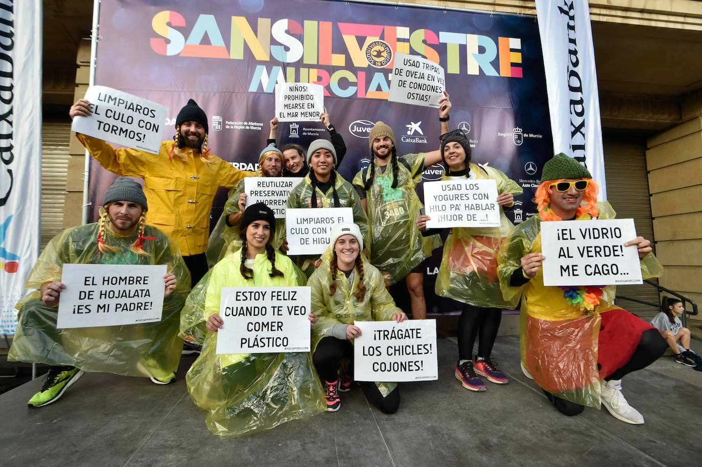 Los corredores tuvieron la oportunidad de inmortalizar su participación en la carrera que cierra el año en la capital.