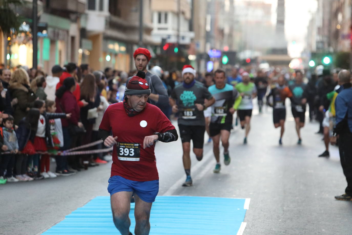 Más de 1.000 personas se unieron a la última carrera del año. 