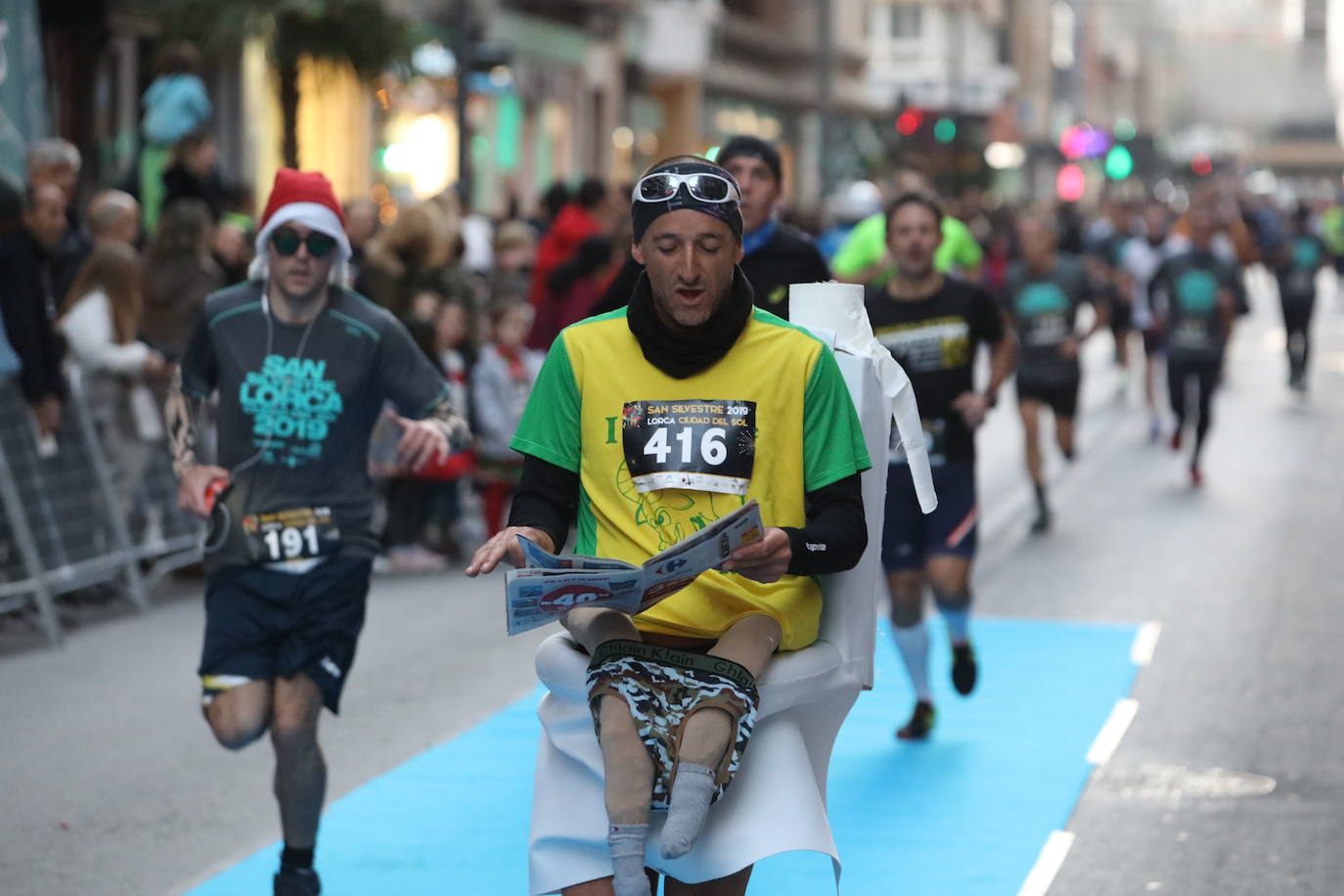 Más de 1.000 personas se unieron a la última carrera del año. 