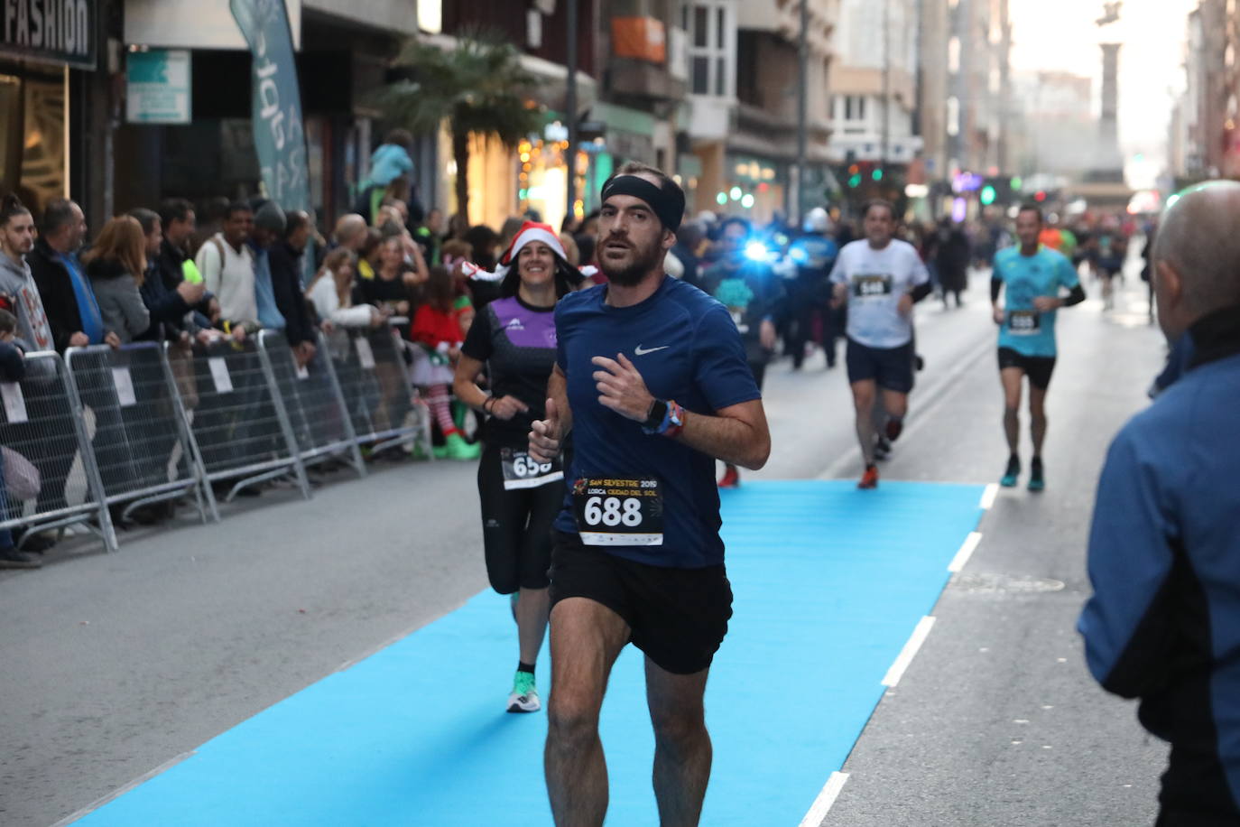 Más de 1.000 personas se unieron a la última carrera del año. 