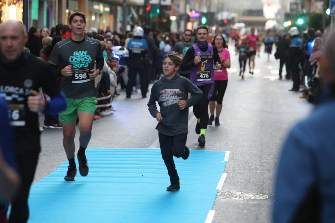 Más de 1.000 personas se unieron a la última carrera del año. 