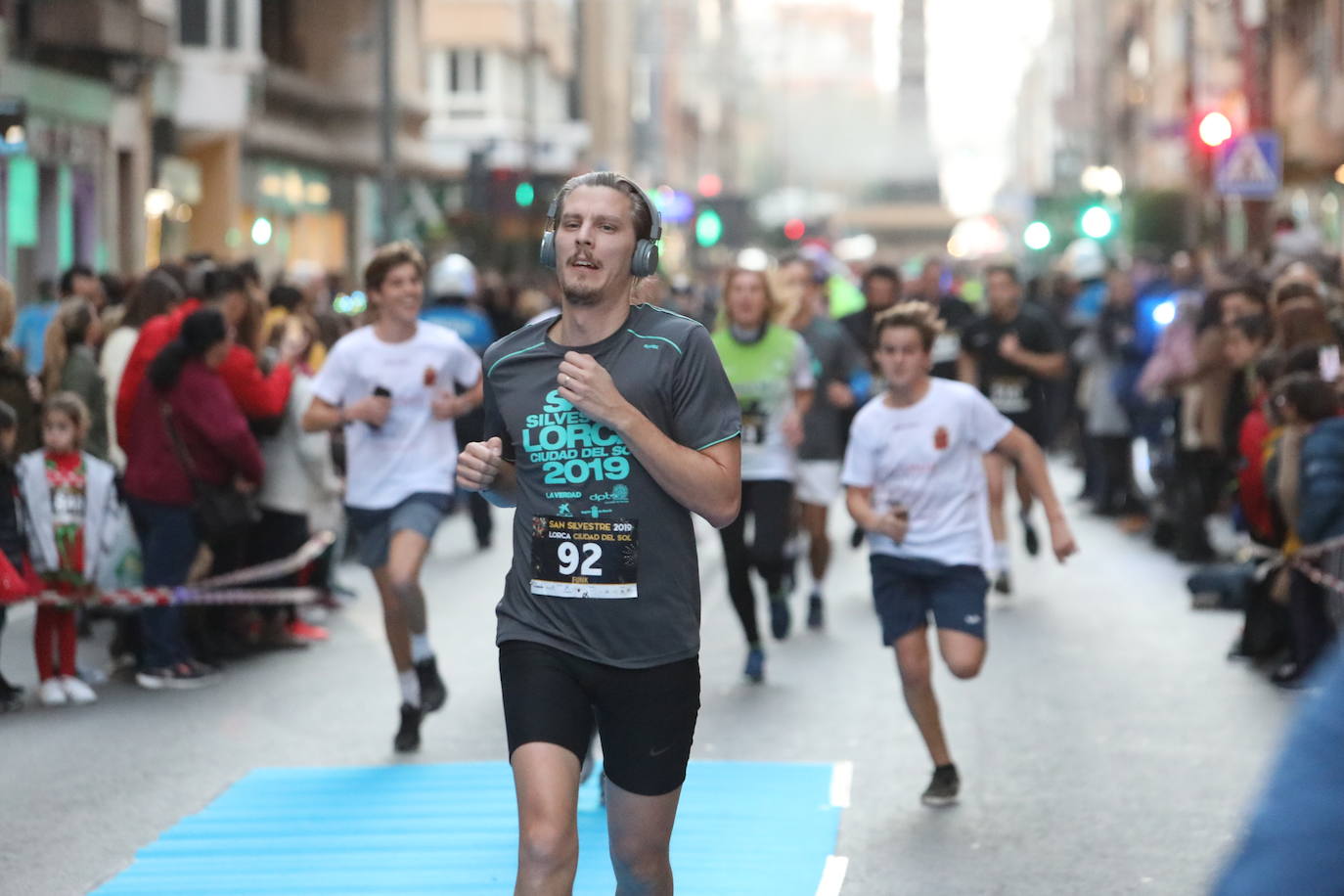 Más de 1.000 personas se unieron a la última carrera del año. 