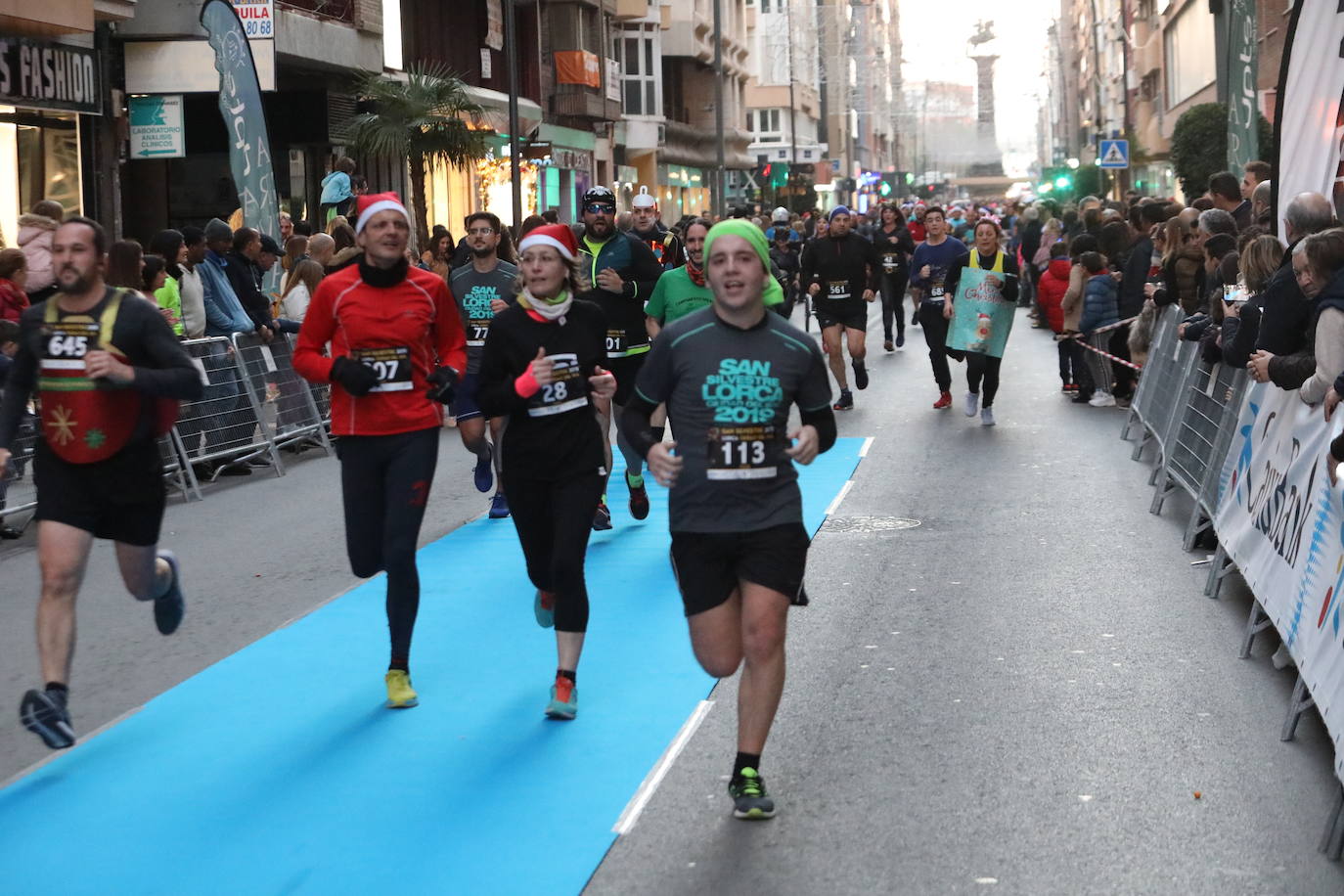 Más de 1.000 personas se unieron a la última carrera del año. 