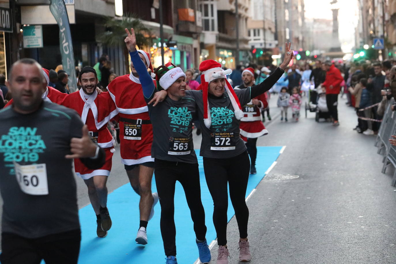 Más de 1.000 personas se unieron a la última carrera del año. 