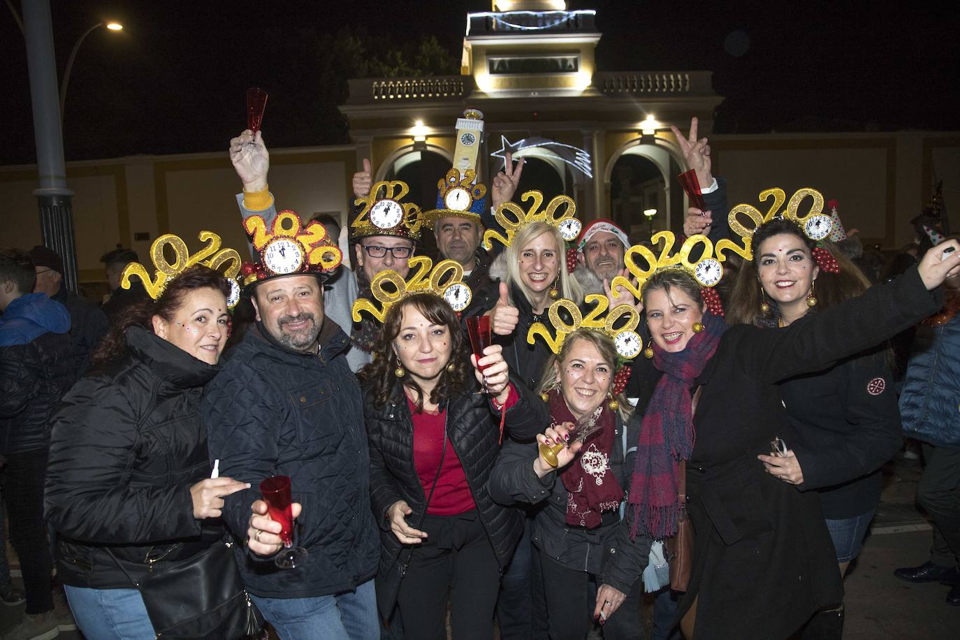 Los cartageneros recibieron al 2020 con sus mejores galas y muchas ganas de diversión.
