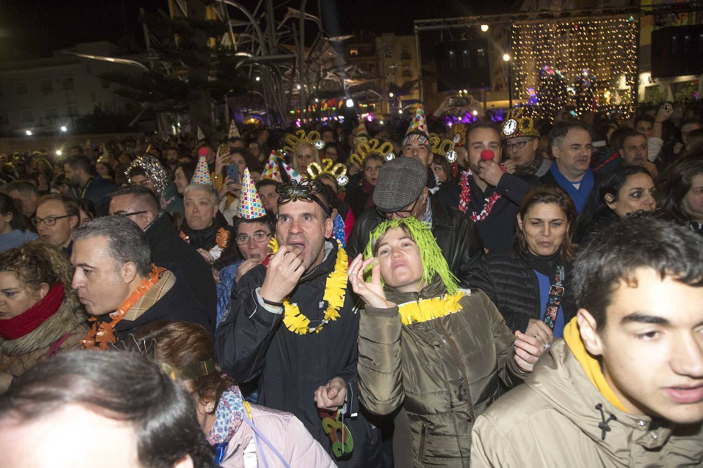 Los cartageneros recibieron al 2020 con sus mejores galas y muchas ganas de diversión.