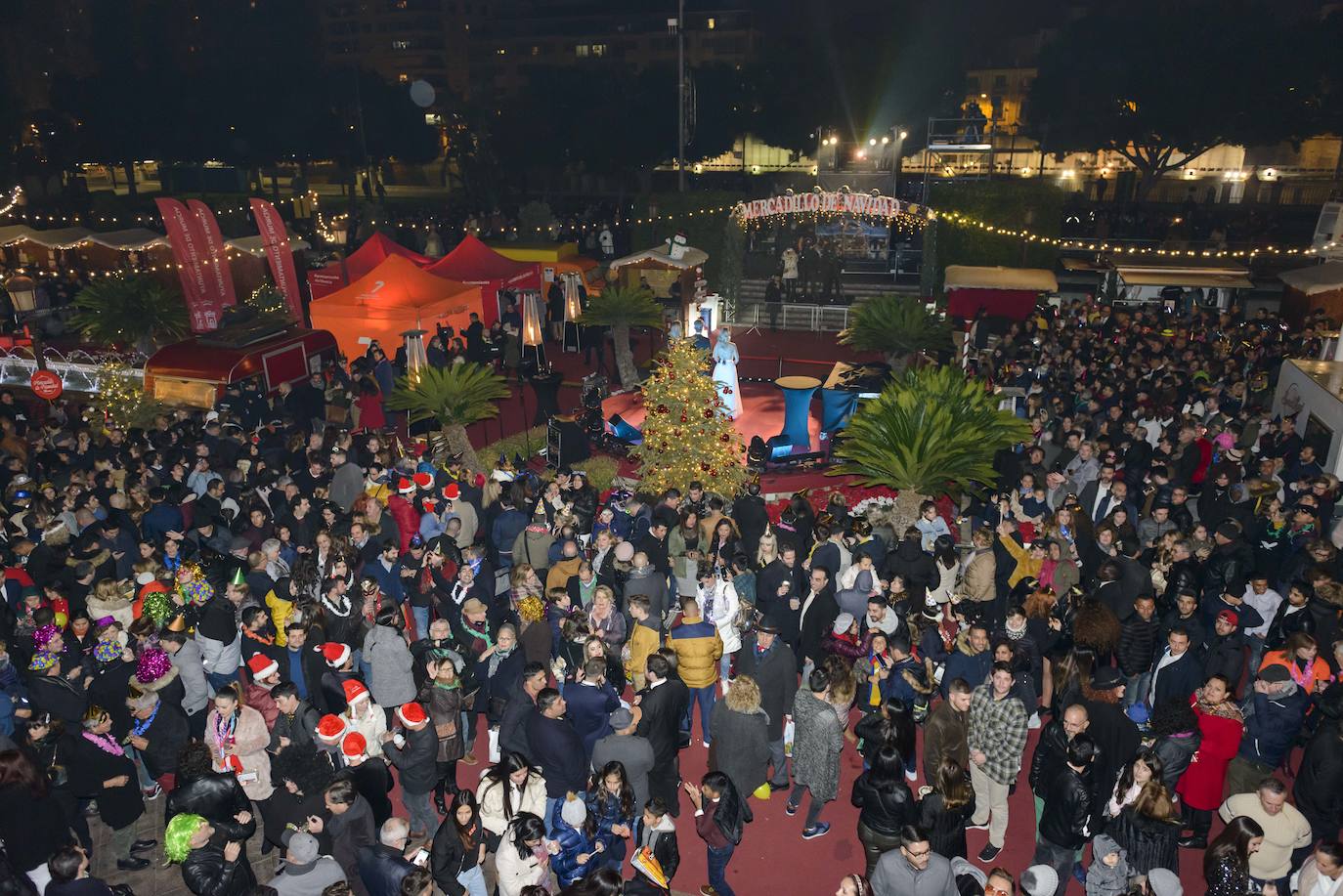 Las doce campanadas sonaron en la Glorieta de España para recibir con una fiesta al 2020.