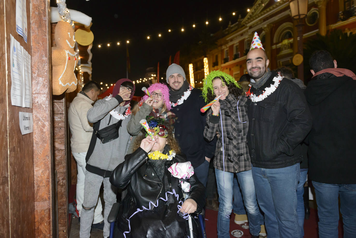 Las doce campanadas sonaron en la Glorieta de España para recibir con una fiesta al 2020.