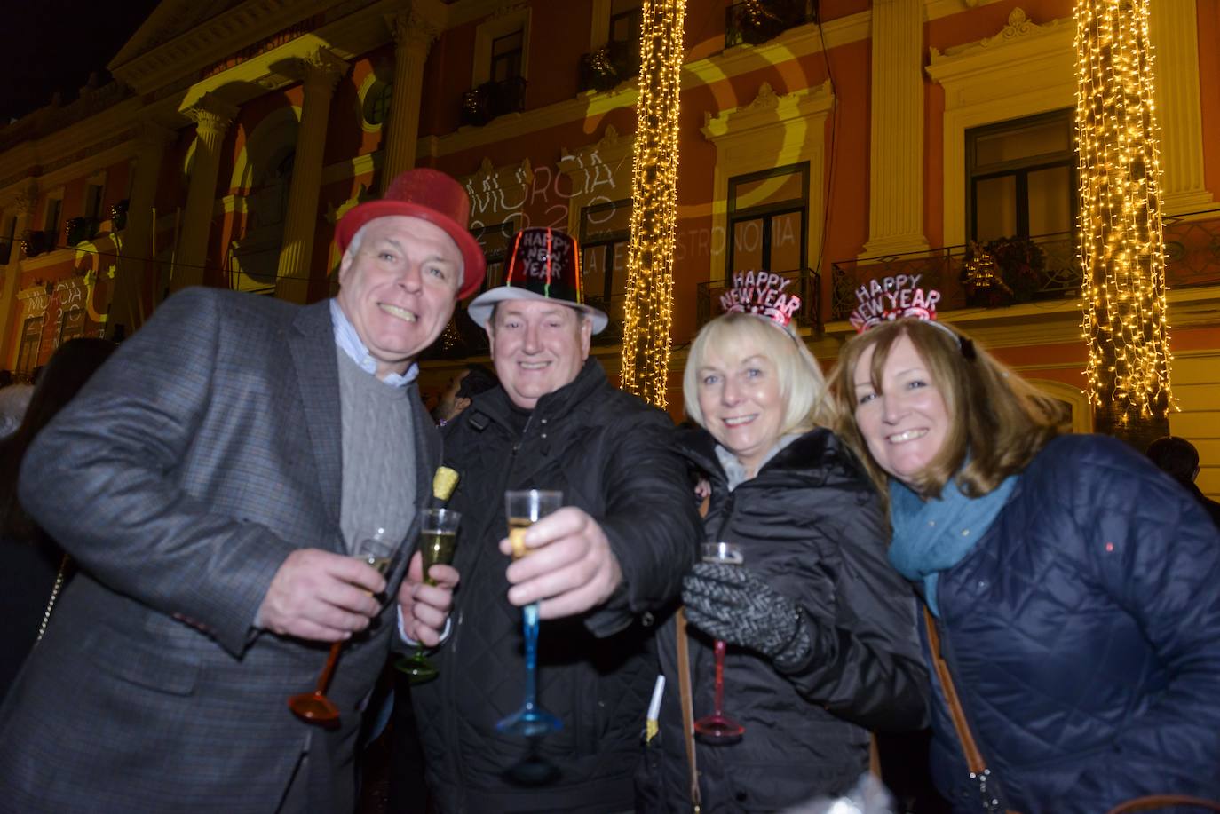 Las doce campanadas sonaron en la Glorieta de España para recibir con una fiesta al 2020.