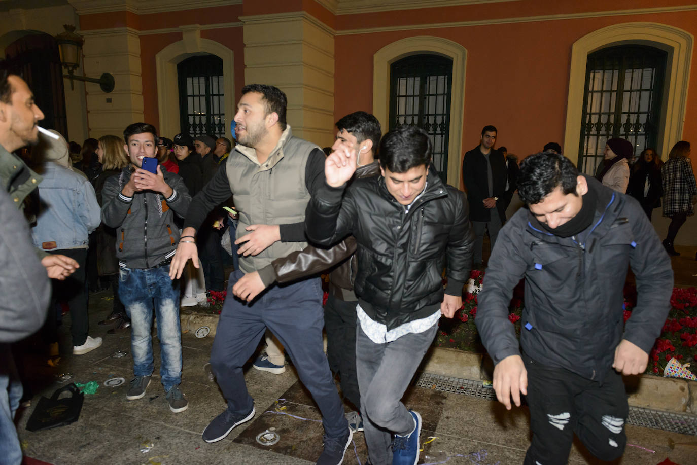 Las doce campanadas sonaron en la Glorieta de España para recibir con una fiesta al 2020.
