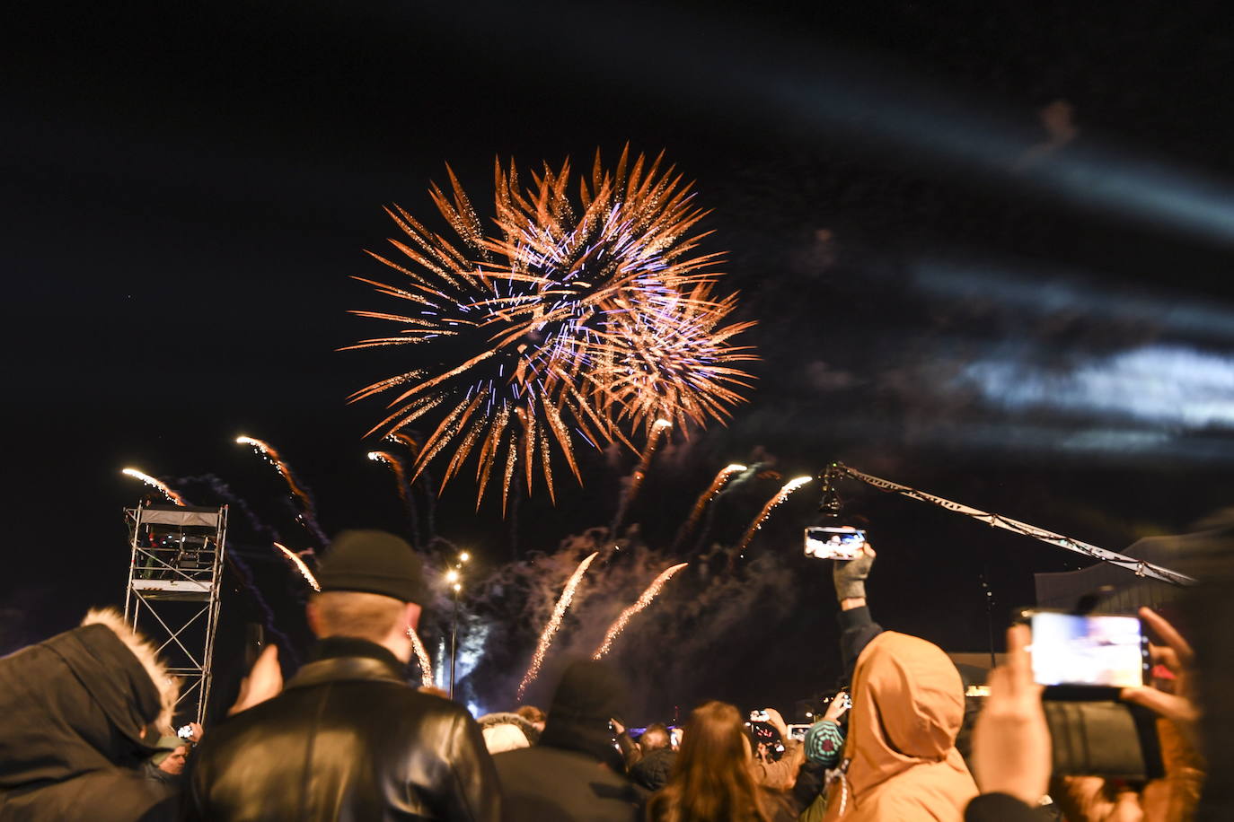 Helsinki, capital de Finlandia, celebra la llegada del nuevo año.