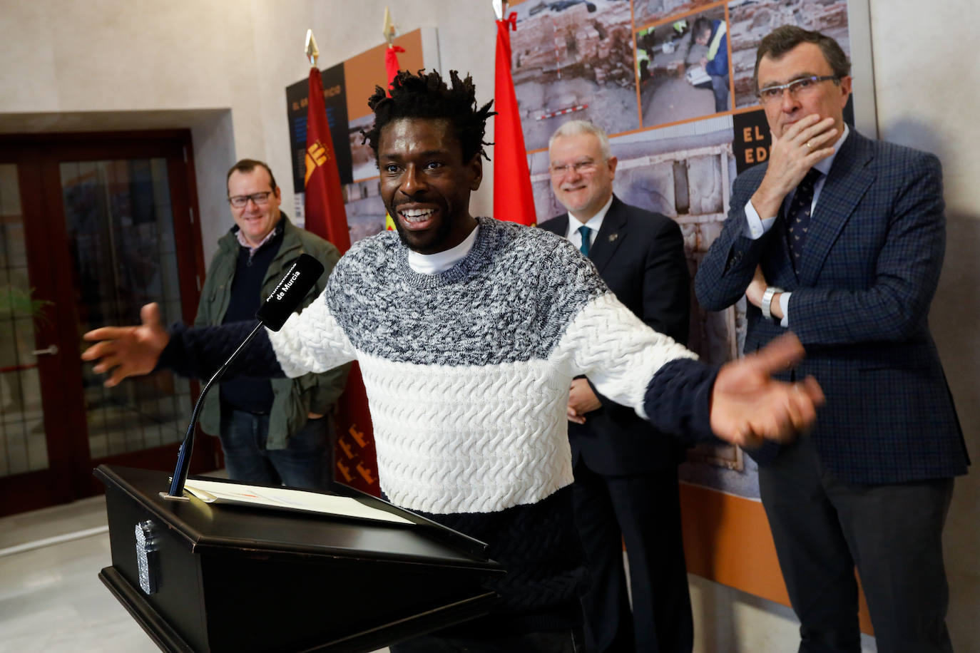 El presidente del Cabildo de Cofradías, José Ignacio Sánchez Ballesta, el chef Pablo González, y el cantante Vince serán los protagonistas de la cabalgata