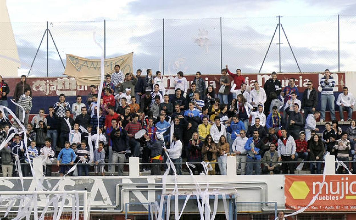 Público en las gradas de La Constitución, en una imagen de archivo.