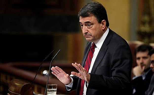 El portavoz del PNV, Aitor Esteban, comparecen en el pleno de investidura, en el Congreso de los Diputados.